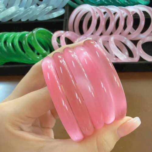vòng ngọc mắc mèo